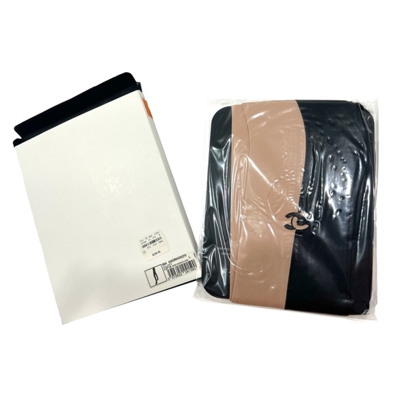 NIB Chanel RUNWAY Black Beige Logo Split Half Bicolor CC 08A 2008 Tights sz L - Picture 1 of 11